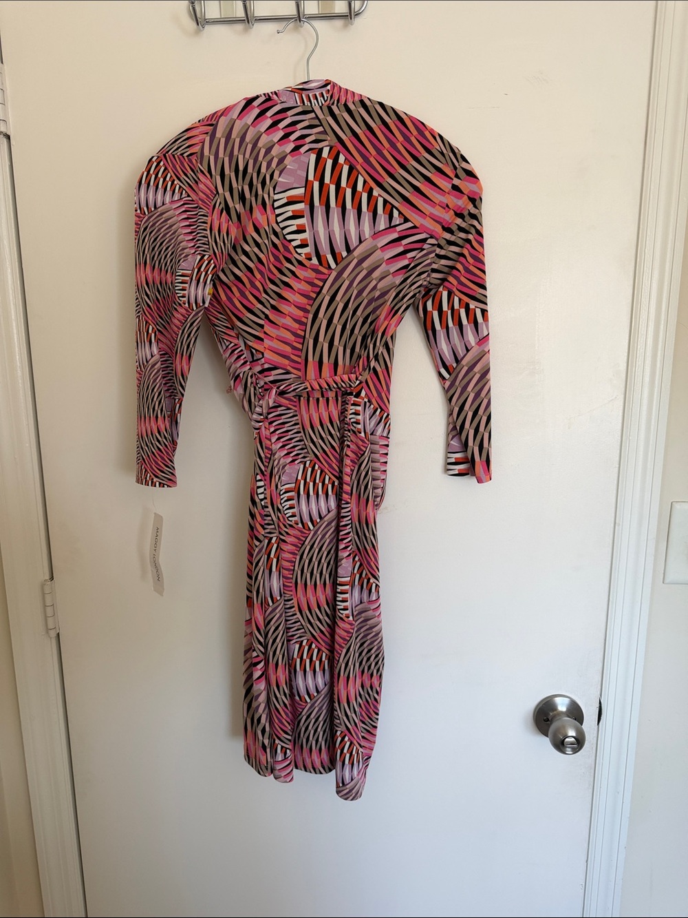 NWT Maggy London Pink Geometric Wrap Dress with Tie Waist size 2 - Picture 4 of 4